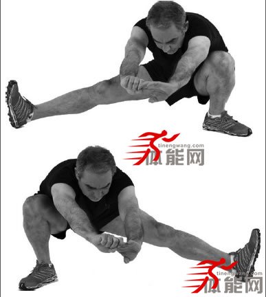 31个准备活动时的拉伸动作-第14张图片-体能网 31个准备活动时的拉伸动作-第14张图片-体能网
